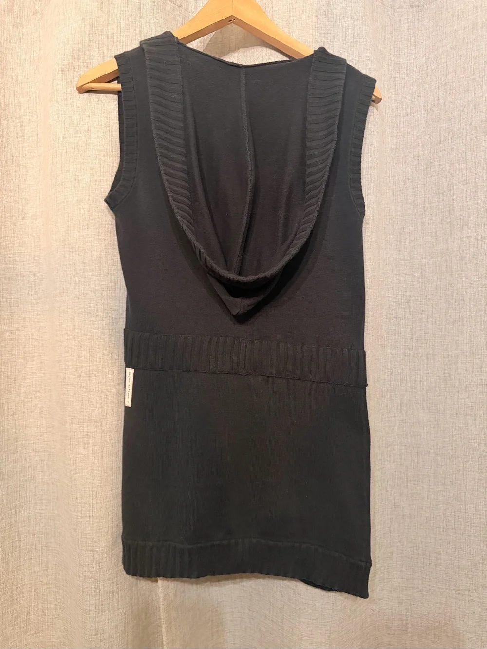 Unique Vintage Major De Lema? Sleeveless Black Knit Belted Cardigan
